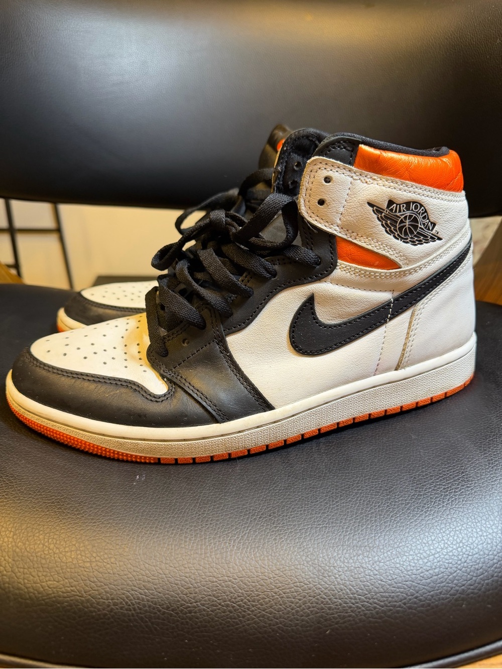 Air Jordan 1 Retro High OG "Electro Orange" (Style Code: 555088-180)